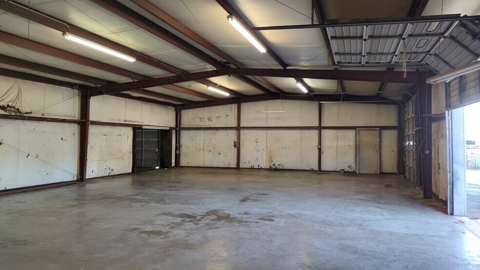 More Photos Of 135 Stonewall St, Hot Springs National Park Warehouse For Lease