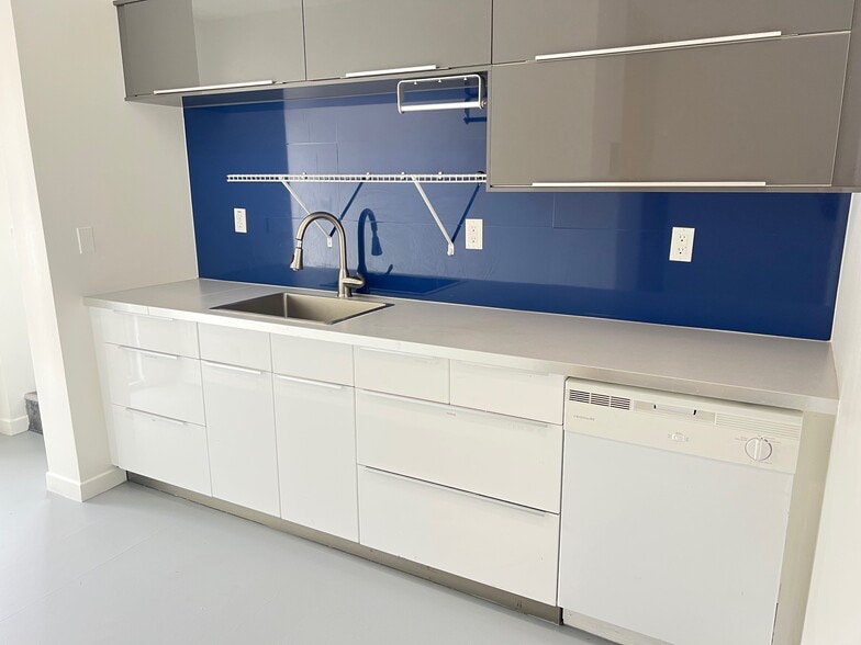 More Photos Of 1084-1088 S Fairfax Ave, Los Angeles Freestanding For Lease