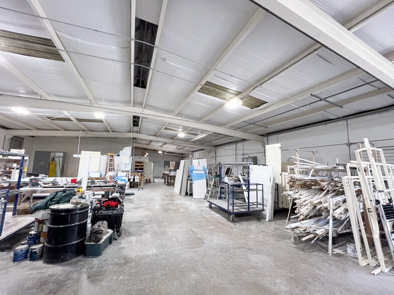 More Photos Of 1111 Paulsun St, San Antonio Light Manufacturing For Sale