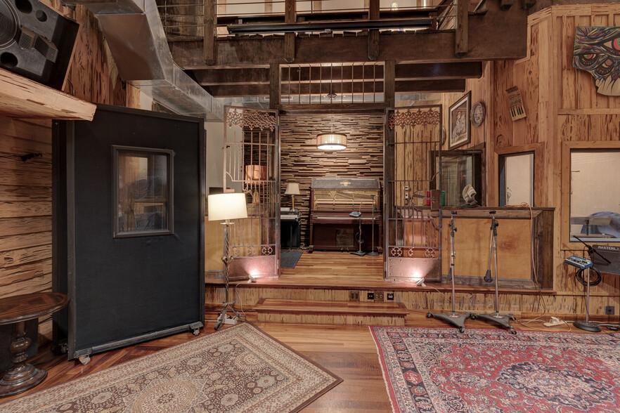 More Photos Of 114-116 17th Ave S, Nashville Office For Sale