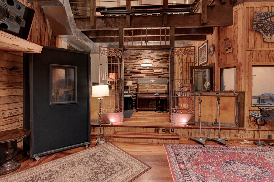 More Photos Of 114-116 17th Ave S, Nashville Office For Sale