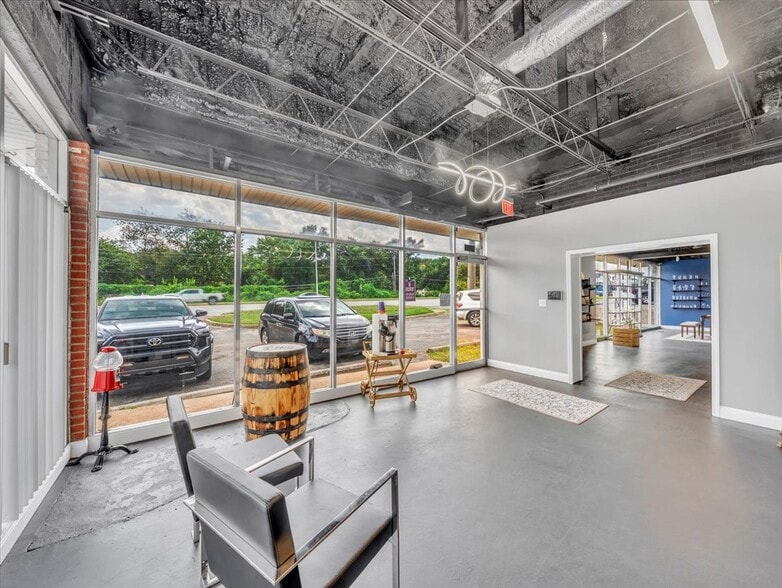 More Photos Of 3010 University Dr NW, Huntsville Showroom For Sale