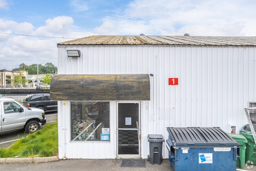More Photos Of 1121-1125 Bailey Hill Rd, Eugene Warehouse For Lease