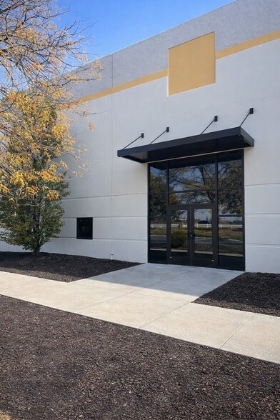 More Photos Of 5701 N Meadows Dr, Grove City Warehouse For Lease