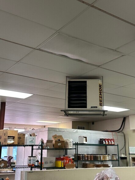 More Photos Of 1580 Huddell Ave, Marcus Hook Light Distribution For Lease