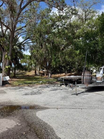 More Photos Of 5881-5897 Whitfield Ave, Sarasota General Retail For Lease