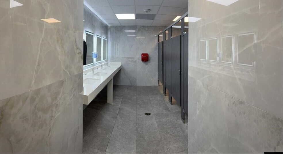 More Photos Of 2950 W Cypress Creek Rd, Fort Lauderdale Medical For Lease