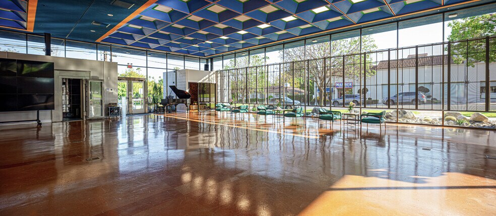 More Photos Of 980 Huntington Dr, San Marino Bank For Lease