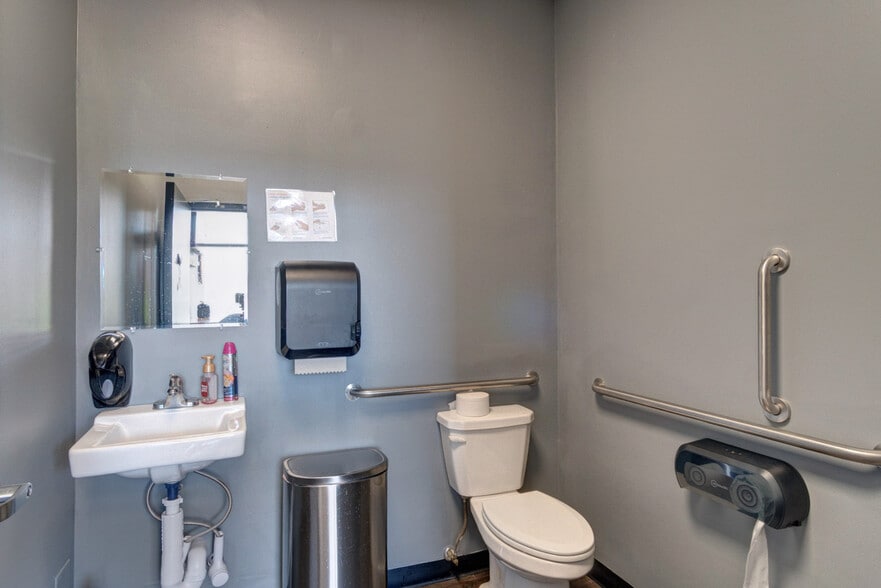 More Photos Of 351 Southland Dr, Lexington Fast Food For Sale