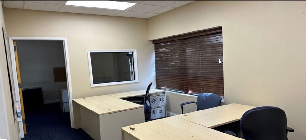 More Photos Of 70 Carolyn Blvd, Farmingdale Distribution For Sale