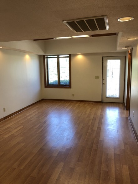More Photos Of 1024 E North St, Greenville Office For Lease