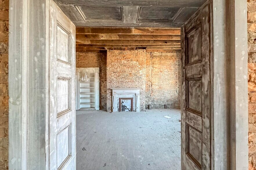 More Photos Of 706 N Main St, Columbia Office Residential For Sale