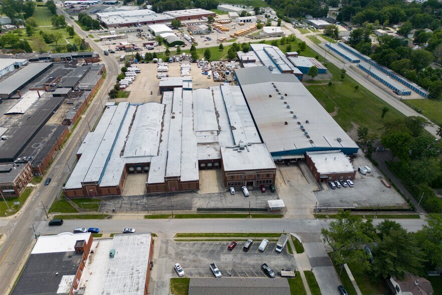 More Photos Of 1100 E Bell St, Bloomington Manufacturing For Lease