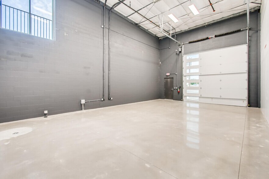 More Photos Of 2100 Double Creek Dr, Round Rock Warehouse For Lease