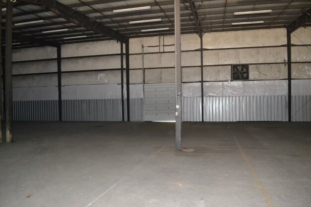 More Photos Of 840 Tightsqueeze Industrial Rd, Chatham Warehouse For Lease