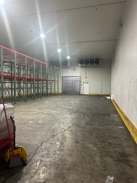 More Photos Of 9601-9667 NW 33rd St, Miami Service For Lease
