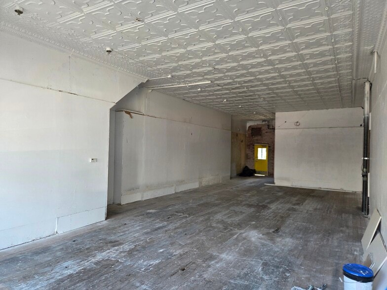 More Photos Of 2218 College St, Cedar Falls Storefront For Lease
