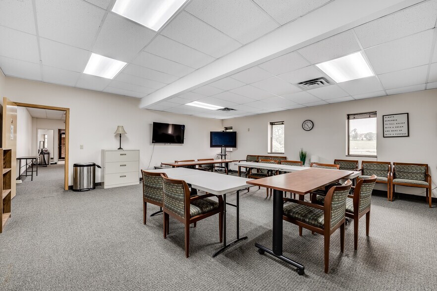 More Photos Of 4555 Erin Dr, Eagan Office For Sale