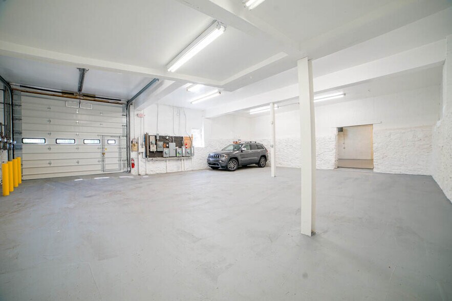 More Photos Of 58 Townsend St, Port Chester Warehouse For Lease