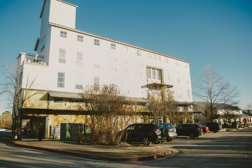 More Photos Of 525 S School Ave, Fayetteville Office Residential For Lease