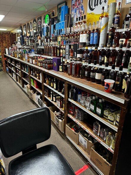 More Photos Of 200 E 6th St, Rolla General Retail For Sale