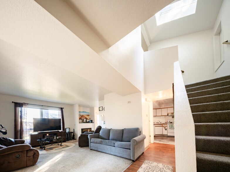 More Photos Of 550 SE 5th Ave, Canby Apartments For Sale