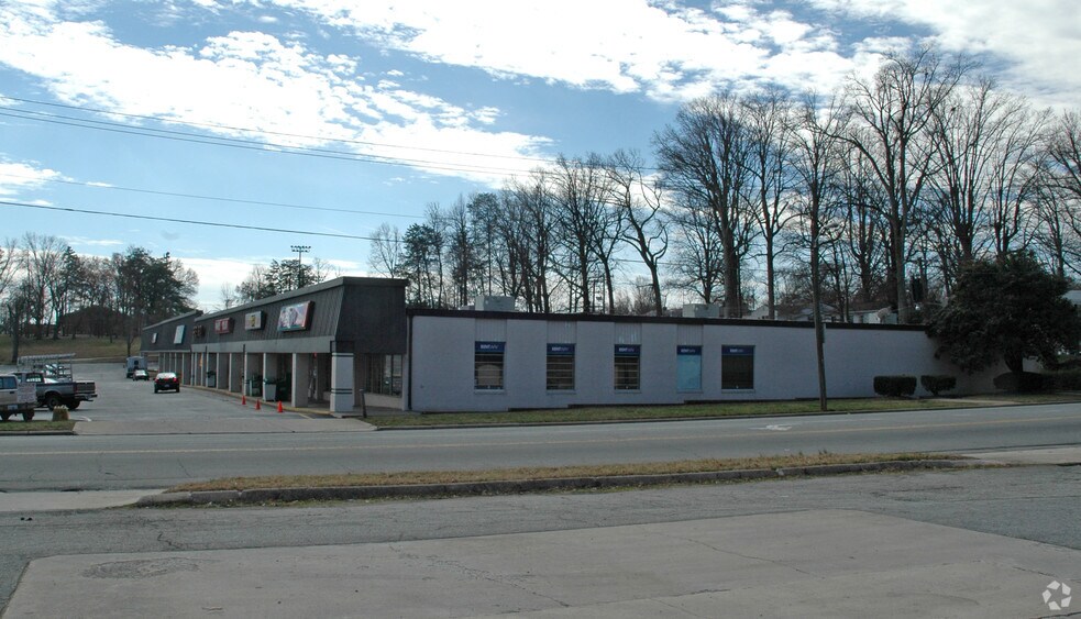 More Photos Of 1902-1922 Coliseum Blvd, Greensboro Unknown For Lease