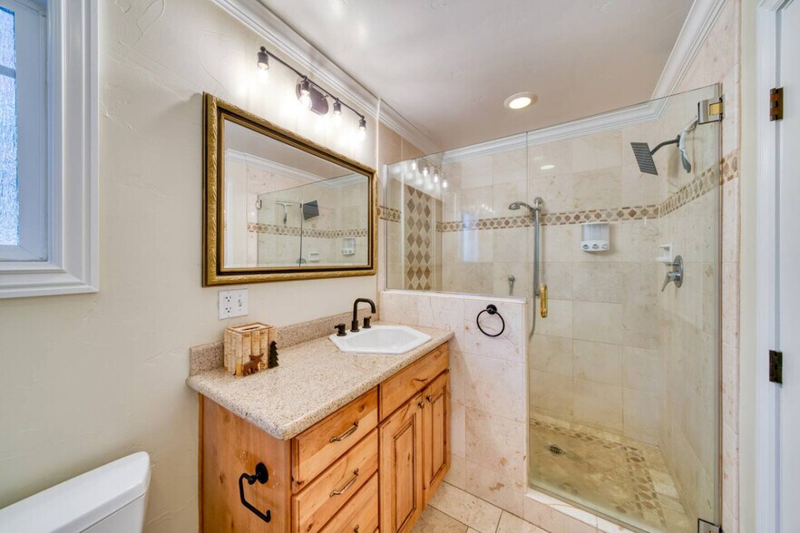 More Photos Of 947 Park Ave, South Lake Tahoe Hotel For Sale