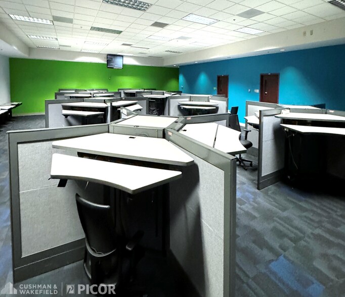 More Photos Of 2929 E Corona Rd, Tucson Light Distribution For Lease