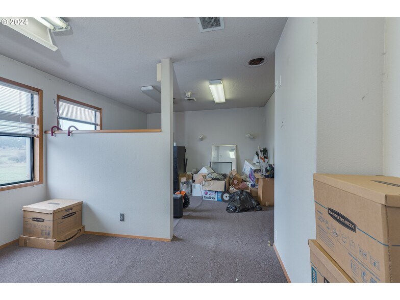 More Photos Of 22024 S Beavercreek Rd, Beavercreek Auto Repair For Sale