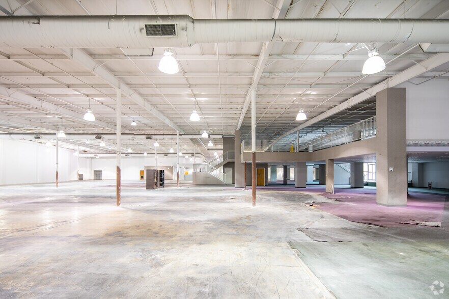 More Photos Of 13850 Manchester Rd, Manchester Freestanding For Lease