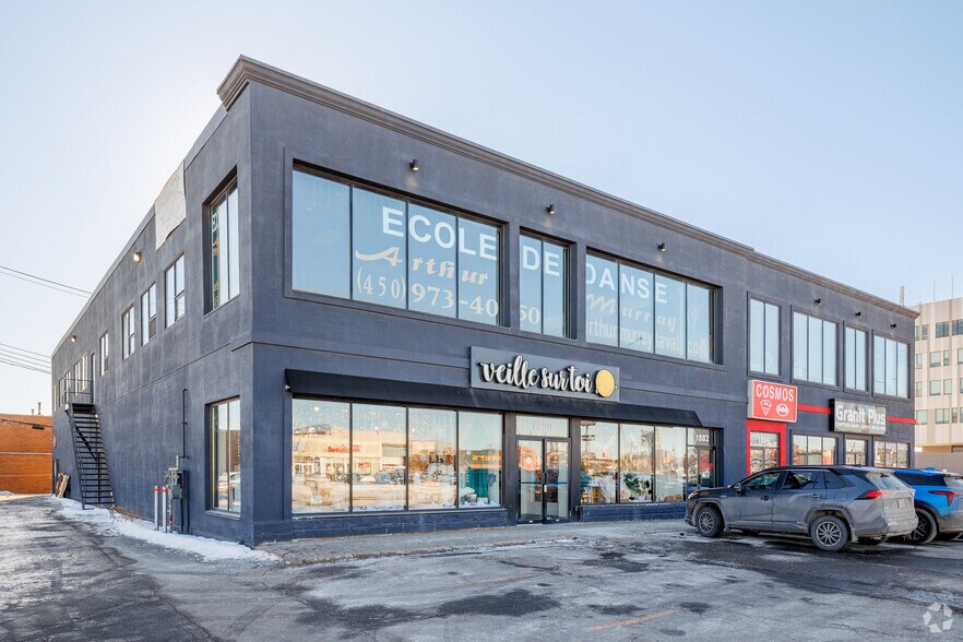 Primary Photo Of 1880-1888 Boul Saint-Martin O, Laval Storefront For Lease