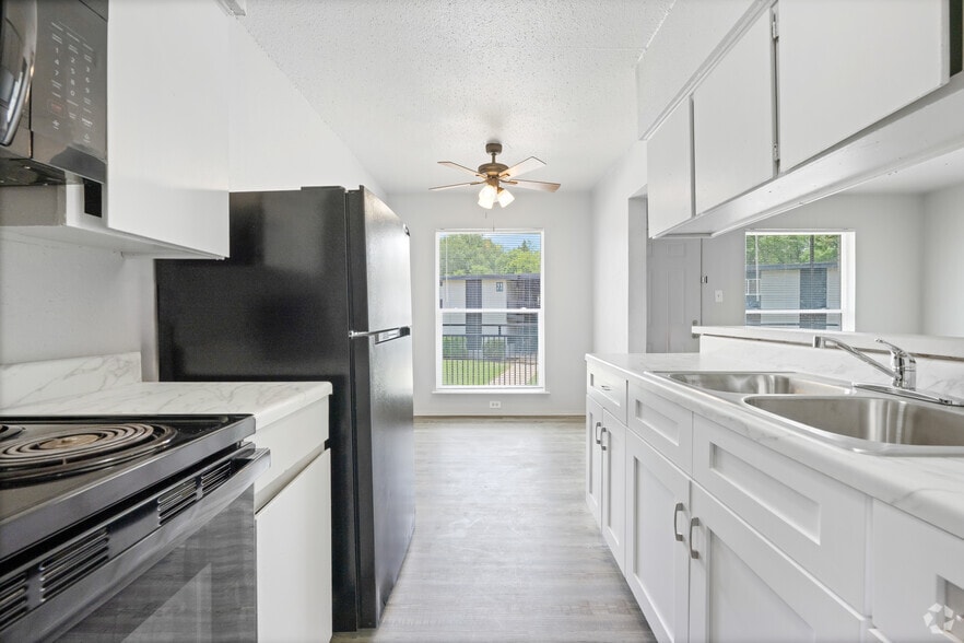 More Photos Of 717 S Green St, Longview Apartments For Sale