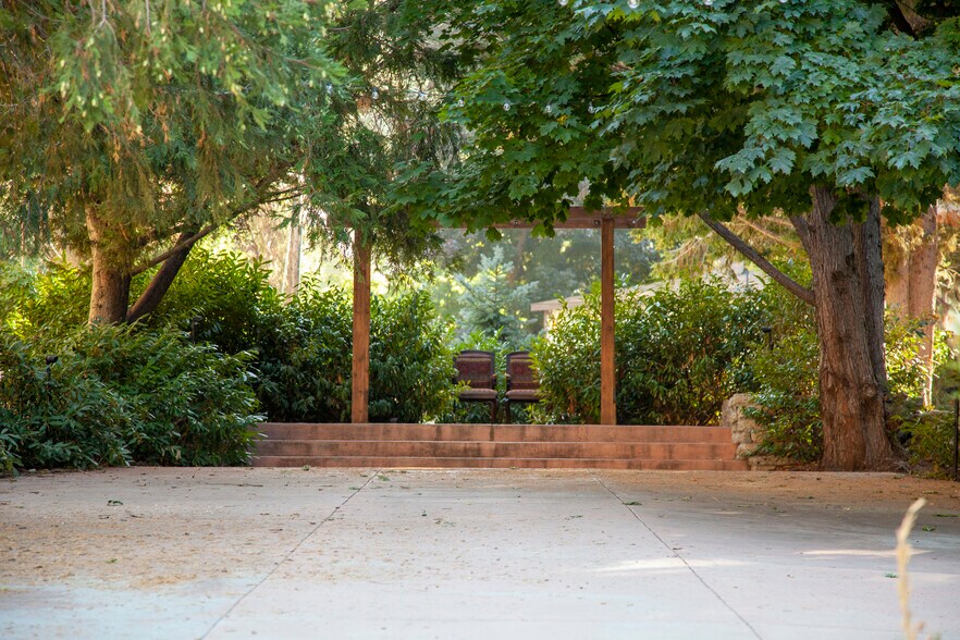 More Photos Of 800 Arrowhead Villa Rd, Lake Arrowhead Lodge Meeting Hall For Sale