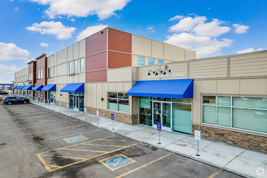 More Photos Of 4 River Heights Dr, Cochrane Storefront For Lease