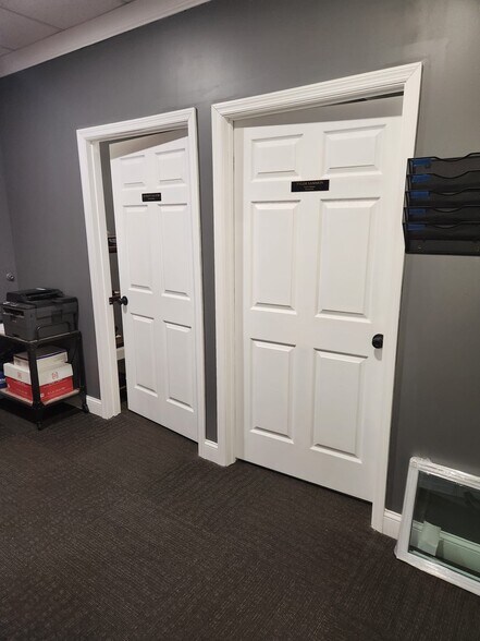 More Photos Of 743 Columbia Tpke, East Greenbush Medical For Lease