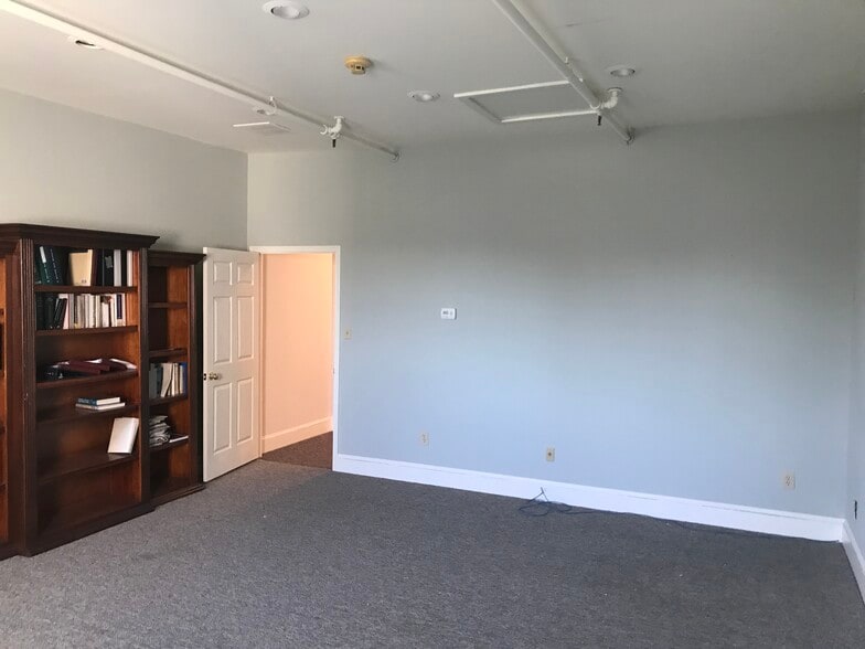 More Photos Of 20 E Market St, West Chester Office For Lease