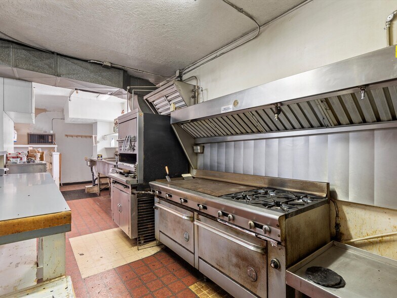 More Photos Of 900 S Highway 39, Huntsville Restaurant For Sale