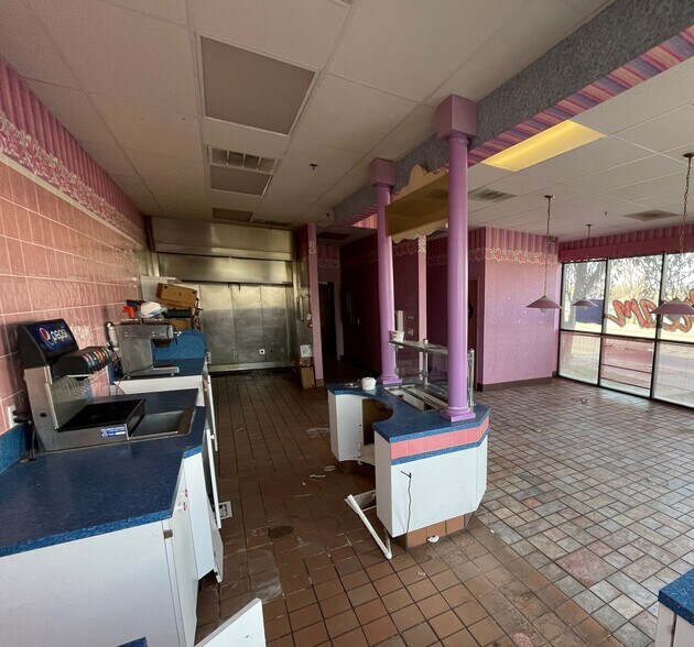 More Photos Of 380-396 Sierra St, Kingsburg Freestanding For Lease