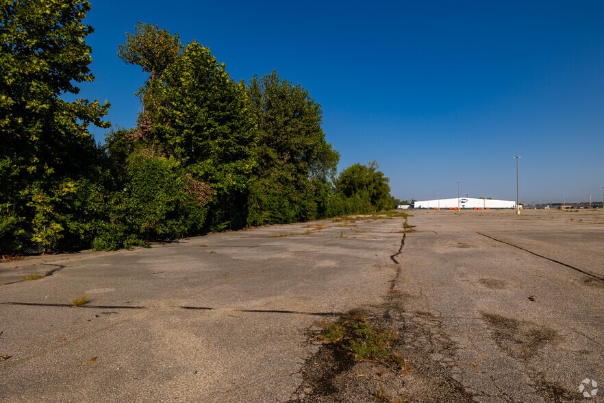 More Photos Of 4300 Church Rd, Centreville Land For Lease