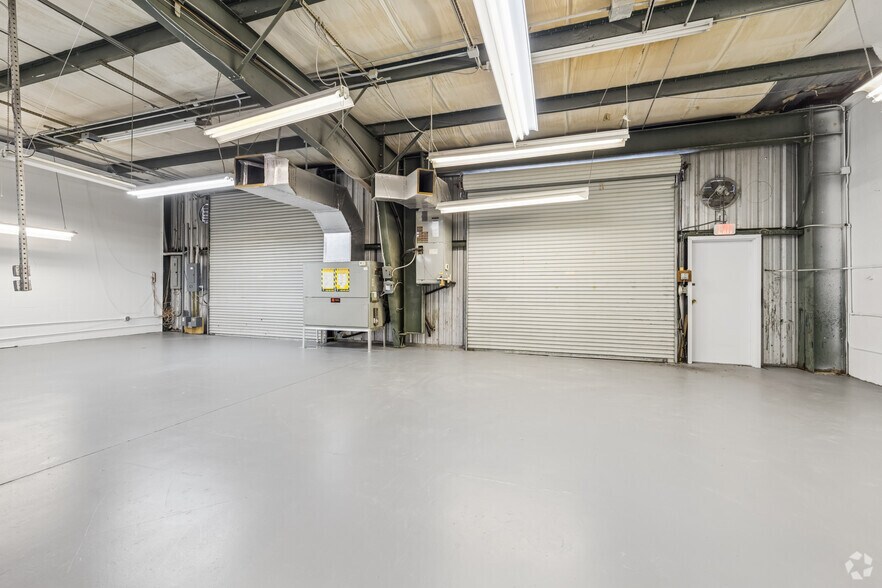 More Photos Of 4408 Corporate Sq, Naples Manufacturing For Sale