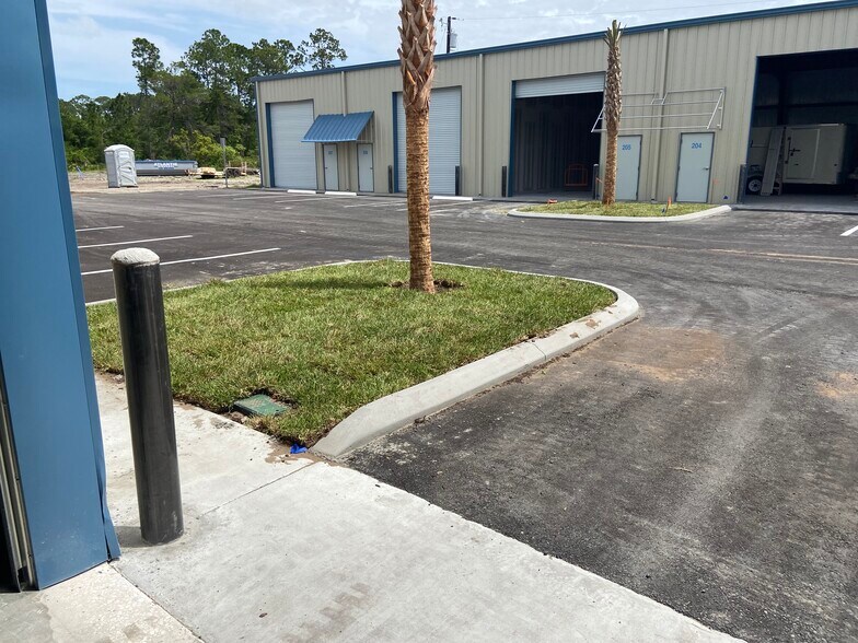 More Photos Of 125 Dobbs Business Cir, Saint Augustine Warehouse For Lease