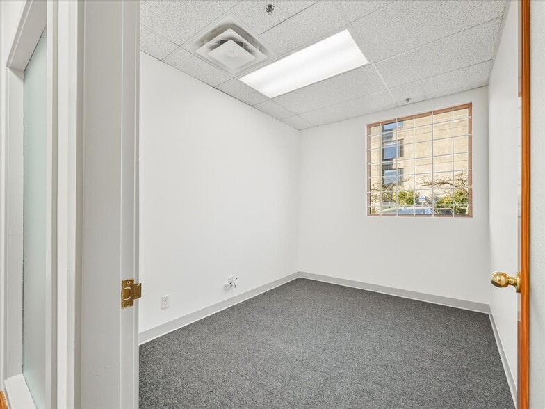 More Photos Of 488 Kingsway, Vancouver Apartments For Sale