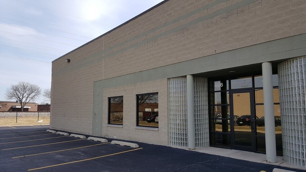 More Photos Of 460-466 Windy Point Dr, Glendale Heights Manufacturing For Lease