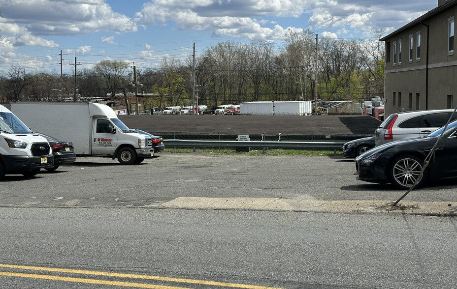 More Photos Of 116-124 Goffle Rd, Hawthorne Auto Repair For Lease