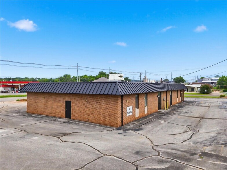 More Photos Of 502 E North St, Sweetwater Loft Creative Space For Lease