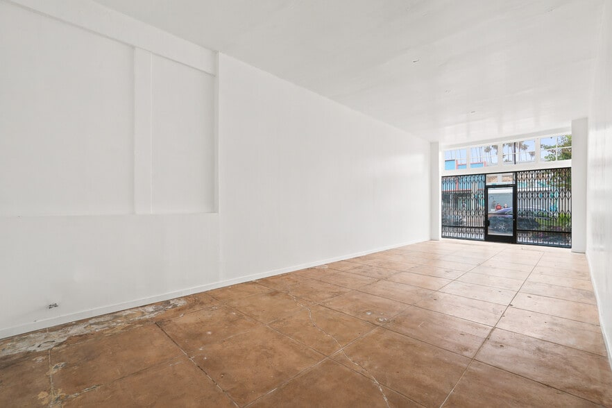 More Photos Of 5648-5662 Hollywood Blvd, Los Angeles Storefront For Lease