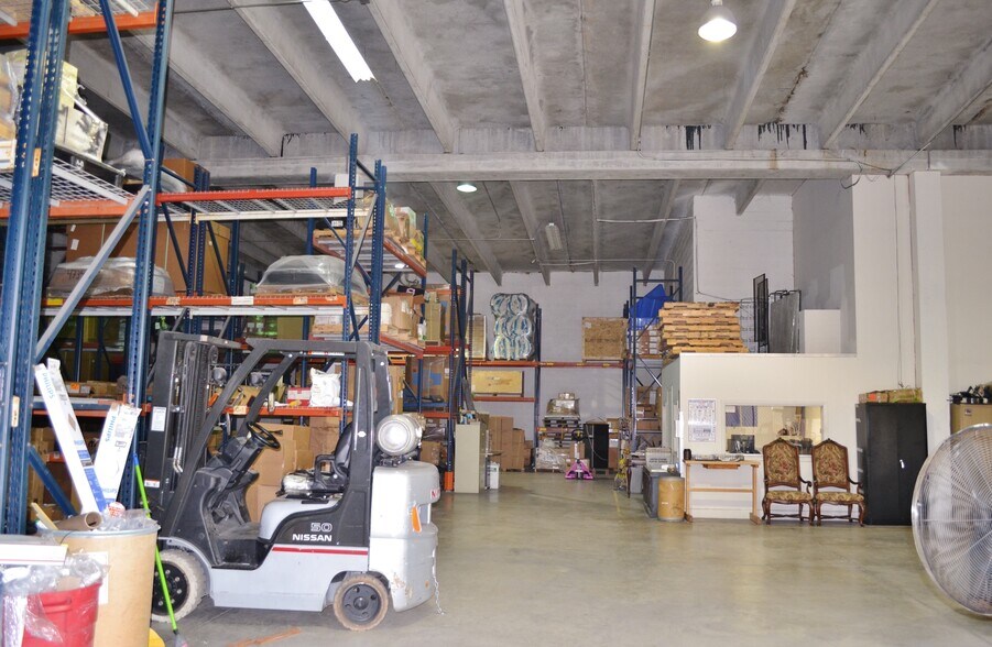More Photos Of 10405 NW 37th Ter, Doral Warehouse For Lease