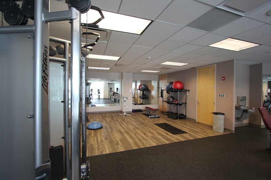 More Photos Of 3000 Lakeside Dr, Bannockburn Office For Lease