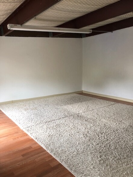 More Photos Of 11166 Ables Ln, Dallas Warehouse For Lease